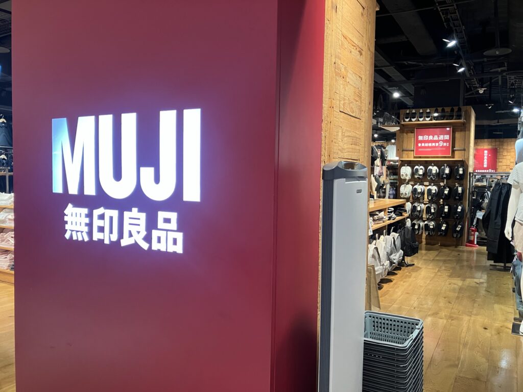 漢神巨蛋購物廣場3階にあるMUJI(無印良品)の店舗入口サイン